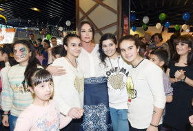 Мехрибан Алиева в праздничном веселье для детей - ФОТО 